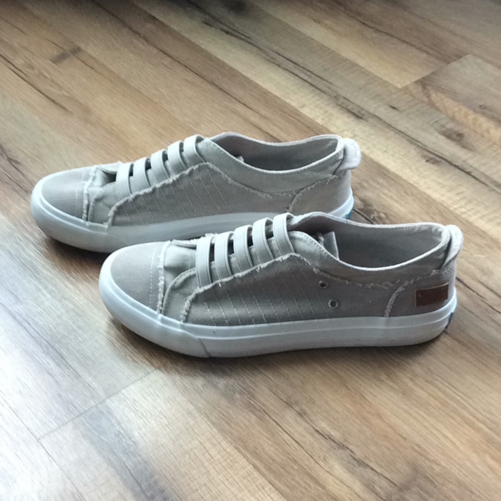 Women’s blowfish sneakers